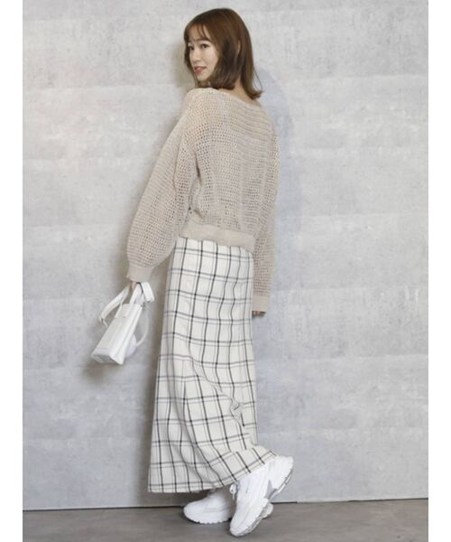 dazzlin（ダズリン）の「ラメ混メッシュニットトップス（ニット/セーター・レディース・アイボリー/チャコールグレー/ブラウン/ベージュ・FREE）」の15枚目の写真