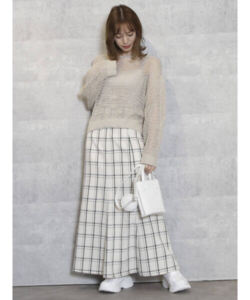 dazzlin（ダズリン）の「ラメ混メッシュニットトップス（ニット/セーター・レディース・アイボリー/チャコールグレー/ブラウン/ベージュ・FREE）」の17枚目の写真