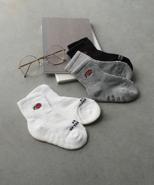 FRUIT OF THE LOOM（フルーツオブザルーム）の「【FRUIT OF THE LOOM】【KIDS】クォーター丈刺繍３Pソックス（ソックス/靴下・キッズ・マルチ・16cm-18cm/13cm-15cm）」の9枚目の写真