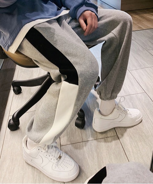 neos(ネオス)の「【neos -addictive design-】ルーズシルエット 切替ライン スウェットパンツ(スウェットパンツ・メンズ・グレー/ホワイト/ブラック・X-LARGE/LARGE/MEDIUM)」の5枚目の写真