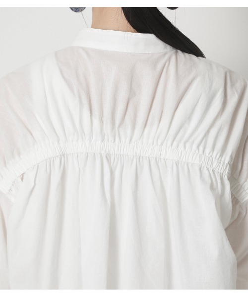 crie conforto(クリーコンフォルト)の「後ろギャザーボリュームブラウス(シャツ/ブラウス・レディース・ブラック/オフホワイト・FREE)」の8枚目の写真