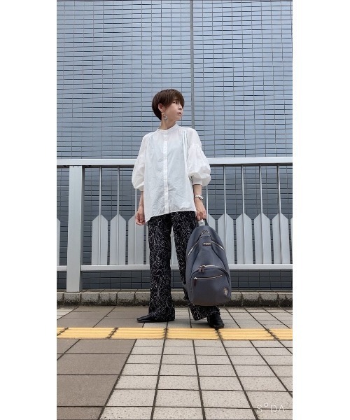 crie conforto(クリーコンフォルト)の「後ろギャザーボリュームブラウス(シャツ/ブラウス・レディース・ブラック/オフホワイト・FREE)」の20枚目の写真