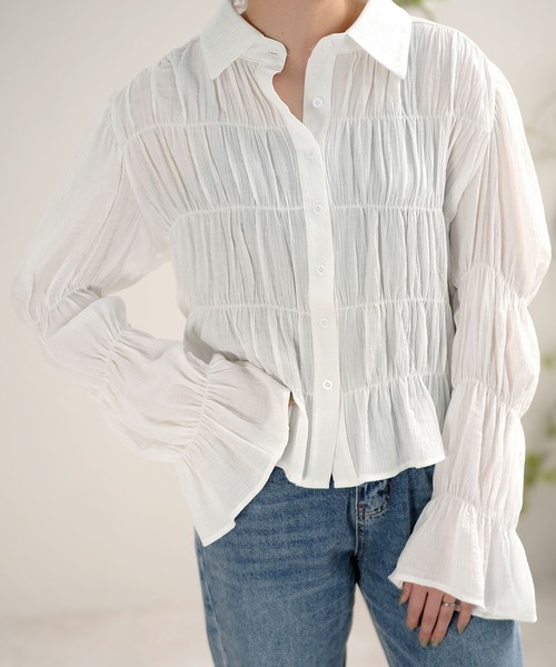 ANDJ(アンドジェイ)の「シャーリングプリーツパワーショルダーブラウス(シャツ/ブラウス・レディース・ブルー/ホワイト・M)」の17枚目の写真