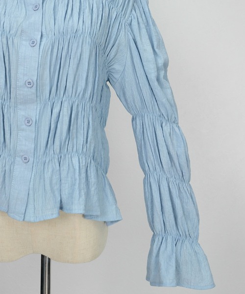 ANDJ(アンドジェイ)の「シャーリングプリーツパワーショルダーブラウス(シャツ/ブラウス・レディース・ブルー/ホワイト・M)」の14枚目の写真