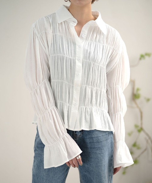 ANDJ(アンドジェイ)の「シャーリングプリーツパワーショルダーブラウス(シャツ/ブラウス・レディース・ブルー/ホワイト・M)」の22枚目の写真