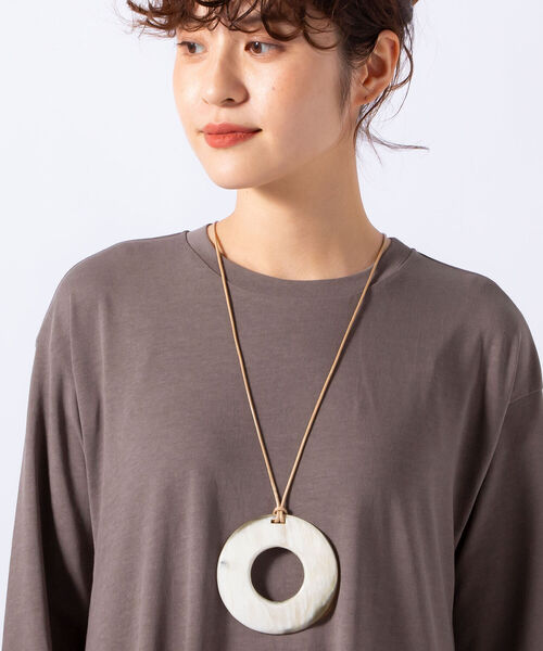 NOLLEY’S（ノーリーズ）の「【SOYANG /ソーヤング】ホーンリングネックレス（ネックレス・レディース・ブラック/ベージュ・FREE）」の2枚目の写真