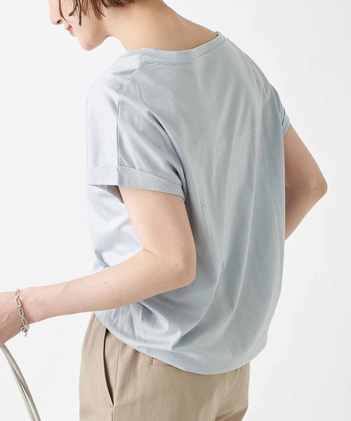 RIVE DROITE（リヴドロワ）の「何枚でも揃えたくなる　リヨセルコットンVネックカットソー＜BASIC＞（Tシャツ/カットソー・レディース・チャコールグレー/ブラック/オフホワイト/サックスブルー/ピンク/モカ・FREE）」の5枚目の写真