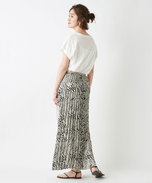 RIVE DROITE（リヴドロワ）の「何枚でも揃えたくなる　リヨセルコットンVネックカットソー＜BASIC＞（Tシャツ/カットソー・レディース・チャコールグレー/ブラック/オフホワイト/サックスブルー/ピンク/モカ・FREE）」の13枚目の写真