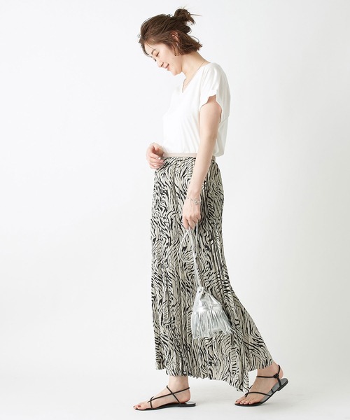 RIVE DROITE（リヴドロワ）の「何枚でも揃えたくなる　リヨセルコットンVネックカットソー＜BASIC＞（Tシャツ/カットソー・レディース・チャコールグレー/ブラック/オフホワイト/サックスブルー/ピンク/モカ・FREE）」の17枚目の写真