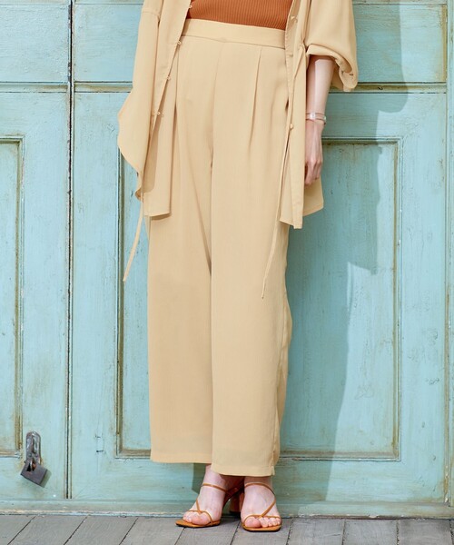 Feroux(フェルゥ)の「【sont. by Feroux】シアークレープワイド パンツ(その他パンツ・レディース・ベージュ系/ライトイエロー系・2)」の1枚目の写真