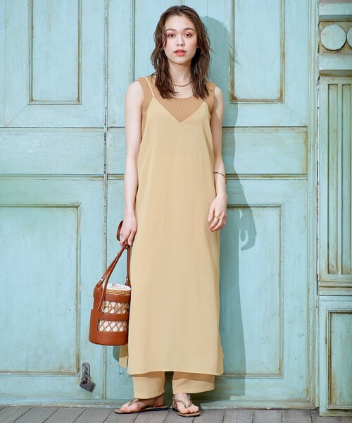 Feroux(フェルゥ)の「【sont. by Feroux】シアークレープワイド パンツ(その他パンツ・レディース・ベージュ系/ライトイエロー系・2)」の5枚目の写真