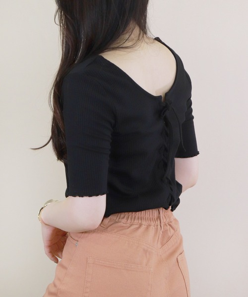 Monocoro toppi(モノコロトッピ)の「スリム Tシャツ メロー カットソー バックリボン トップス(シャツ/ブラウス・レディース・ブラック/ベージュ/オフホワイト/ブラウン系その他/グリーン系その他・M)」の3枚目の写真