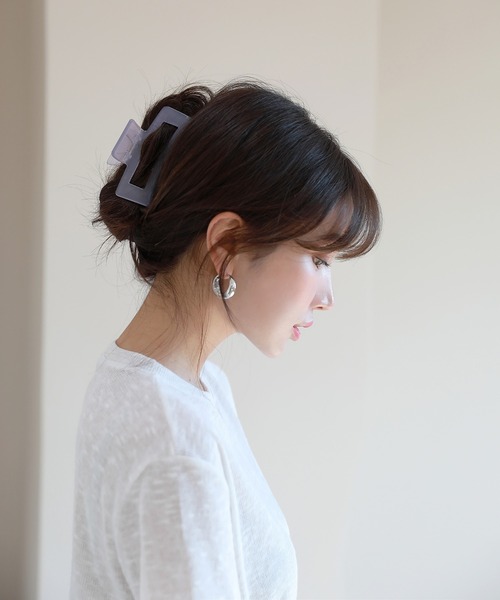 by muni:r(バイ ムニール)の「ビッグスクエアクリアヘアクリップ(バレッタ/ヘアクリップ・レディース・ブラウン/ピンク/グリーン/アイボリー・ONE SIZE)」の5枚目の写真
