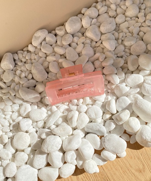 by munir（バイ ムニール）の「(デイリーポイント)ビッグスクエアクリアヘアクリップ（バレッタ/ヘアクリップ）」 WEAR