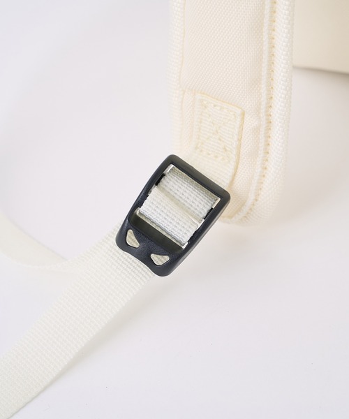 one after another NICE CLAUP（ワンアフターアナザーナイスクラップ）の「PVCリュック（ショルダーバッグ・レディース・ブラック/アイボリー/カーキ・FREE）」の5枚目の写真