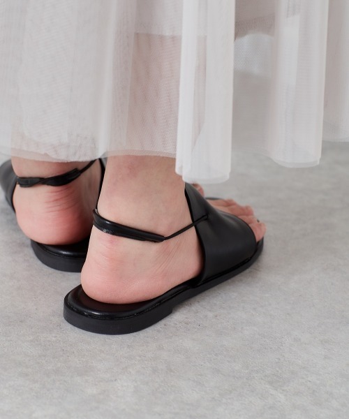 cepo(セポ)の「トングストラップ フラットサンダル(サンダル・レディース・ブラック/キャメル・M/L)」の6枚目の写真