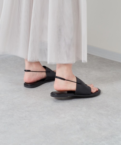 cepo(セポ)の「トングストラップ フラットサンダル(サンダル・レディース・ブラック/キャメル・M/L)」の5枚目の写真