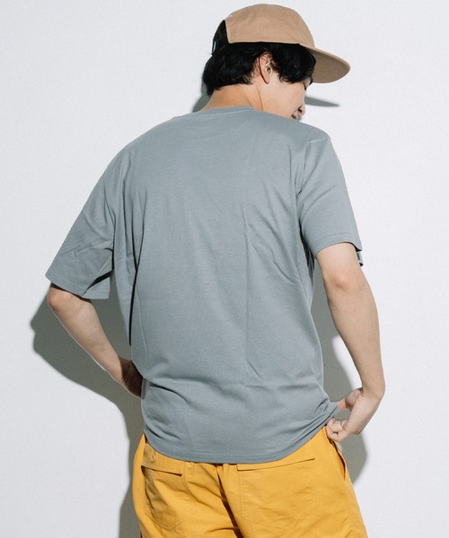 FRUIT OF THE LOOM(フルーツオブザルーム)の「FTL表撥水裏吸水Tシャツ / 半袖 / インナー / シンプル / カジュアル / 無地 / ユニセックス(Tシャツ/カットソー・メンズ・グレー/ホワイト/ブラック・LL/M/L)」の7枚目の写真
