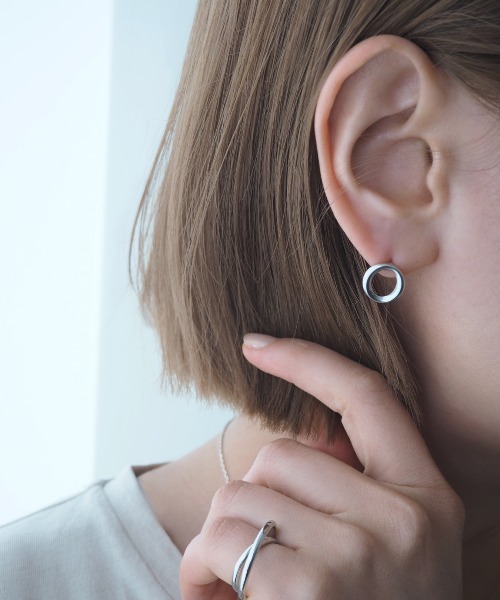 Jenny BY IMMANOEL(ジェニーバイイマノエル)の「サークルピアス(ピアス(両耳用)・レディース・シルバー/ゴールド・FREE)」の6枚目の写真