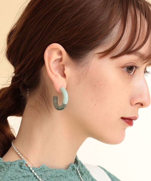 Ray BEAMS(レイビームス)の「KEANE / 2tone Hoop ピアス(ピアス(両耳用)・レディース・サックスブルー/オレンジ・ONE SIZE)」の5枚目の写真