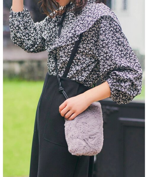 SHOO・LA・RUE（シューラルー）の「◆エコファーミニミニポシェット（ショルダーバッグ・レディース・ブラック/ベージュ/カーキ系4/グレー・00）」の5枚目の写真