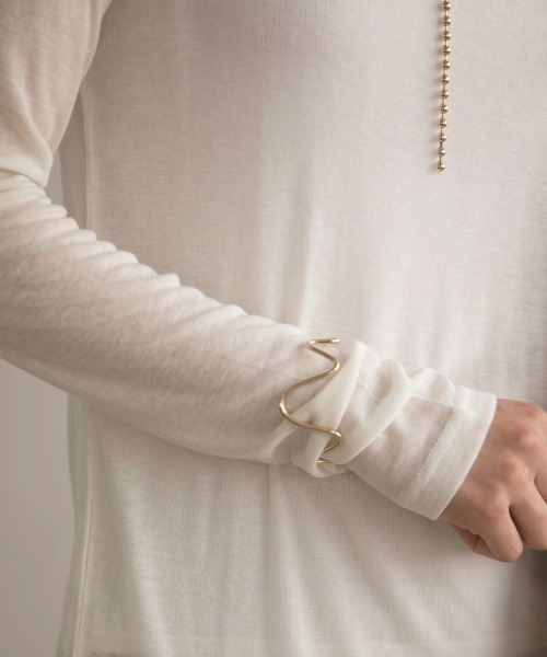 marjour（マージュール）の「WAVE LINE BRACELET（ブレスレット・レディース・シルバー/ゴールド・FREE）」の2枚目の写真