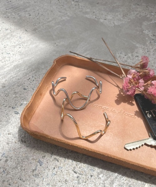 marjour（マージュール）の「WAVE LINE BRACELET（ブレスレット・レディース・シルバー/ゴールド・FREE）」の4枚目の写真