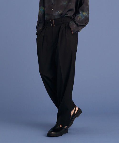 UP START（アップスタート）の「2TACK BELTED PANTS/2タックベルトパンツ（その他パンツ・メンズ・ブラック/グレー・MEDIUM/LARGE）」の2枚目の写真