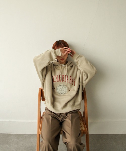 Chillfar（チルファー）の「アソートロゴプリント裏起毛ビッグシルエットプルパーカー（パーカー・レディース・ダークグリーン/ベージュ/ネイビー/カーキ/オートミール/アイボリー系・MEDIUM/LARGE）」の7枚目の写真