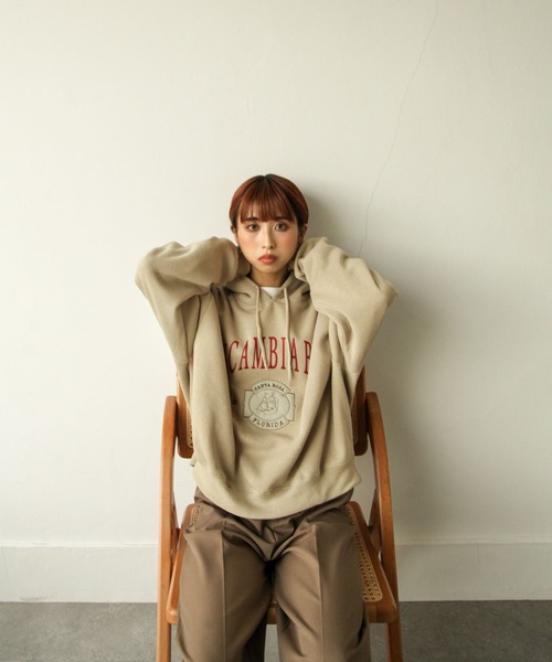 Chillfar（チルファー）の「アソートロゴプリント裏起毛ビッグシルエットプルパーカー（パーカー・レディース・ダークグリーン/ベージュ/ネイビー/カーキ/オートミール/アイボリー系・MEDIUM/LARGE）」の8枚目の写真