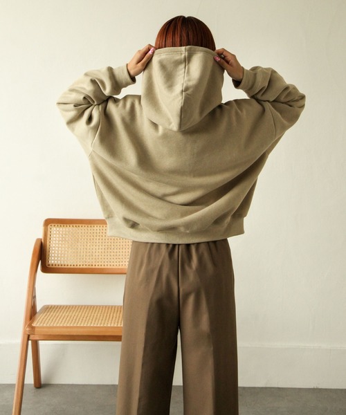 Chillfar（チルファー）の「アソートロゴプリント裏起毛ビッグシルエットプルパーカー（パーカー・レディース・ダークグリーン/ベージュ/ネイビー/カーキ/オートミール/アイボリー系・MEDIUM/LARGE）」の13枚目の写真