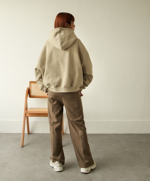 Chillfar（チルファー）の「アソートロゴプリント裏起毛ビッグシルエットプルパーカー（パーカー・レディース・ダークグリーン/ベージュ/ネイビー/カーキ/オートミール/アイボリー系・MEDIUM/LARGE）」の10枚目の写真