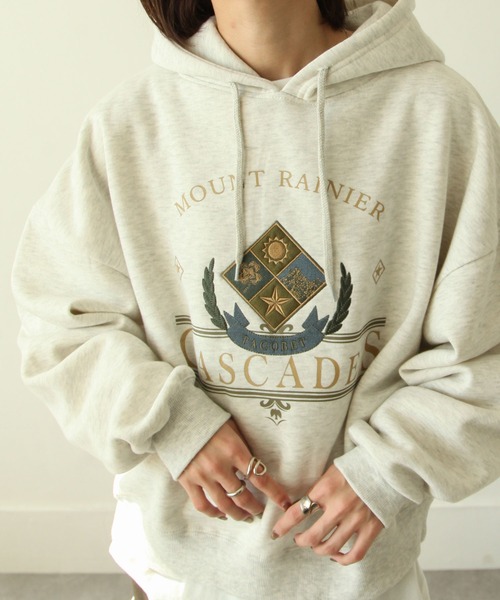 Chillfar（チルファー）の「アソートロゴプリント裏起毛ビッグシルエットプルパーカー（パーカー・レディース・ダークグリーン/ベージュ/ネイビー/カーキ/オートミール/アイボリー系・MEDIUM/LARGE）」の18枚目の写真