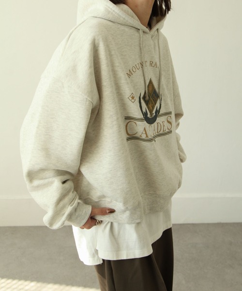 Chillfar（チルファー）の「アソートロゴプリント裏起毛ビッグシルエットプルパーカー（パーカー・レディース・ダークグリーン/ベージュ/ネイビー/カーキ/オートミール/アイボリー系・MEDIUM/LARGE）」の19枚目の写真