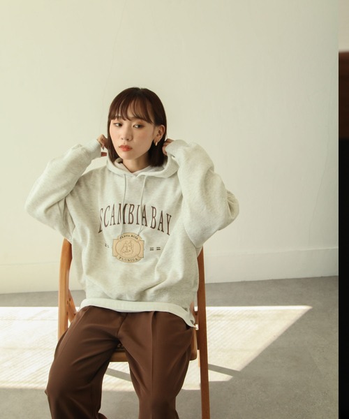 Chillfar（チルファー）の「アソートロゴプリント裏起毛ビッグシルエットプルパーカー（パーカー・レディース・ダークグリーン/ベージュ/ネイビー/カーキ/オートミール/アイボリー系・MEDIUM/LARGE）」の22枚目の写真