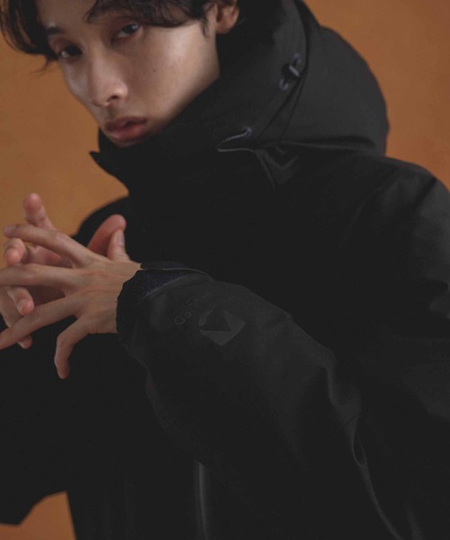 ADAM ET ROPE'（アダムエロペ）の「【ALLIED/アライド】ショートダウンジャケット/防水性/透湿性/保温性（ダウンジャケット/コート・メンズ・ブラック/ベージュ系その他2/ブルー系その他6・S/M/L/XL）」の4枚目の写真