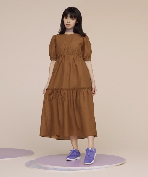 le coq sportif(ルコックスポルティフ)の「【池田エライザコラボ】LA セーヌ II ワイド EZ / LA SEINE II WIDE EZ シューズ スニーカー 靴 スポーツウェア(スニーカー・レディース・パープル/ベージュ・23.0cm/25.0cm/23.5cm/24.0cm/22.5cm/24.5cm)」の2枚目の写真