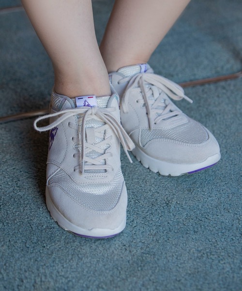 le coq sportif(ルコックスポルティフ)の「【池田エライザコラボ】LA セーヌ II ワイド EZ / LA SEINE II WIDE EZ シューズ スニーカー 靴 スポーツウェア(スニーカー・レディース・パープル/ベージュ・23.0cm/25.0cm/23.5cm/24.0cm/22.5cm/24.5cm)」の5枚目の写真