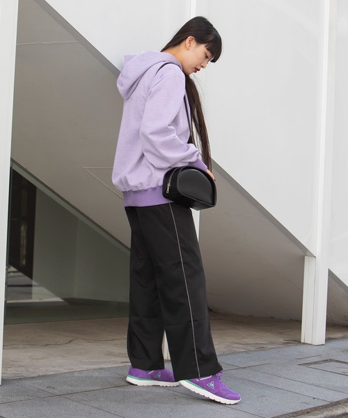 le coq sportif(ルコックスポルティフ)の「【池田エライザコラボ】LA セーヌ II ワイド EZ / LA SEINE II WIDE EZ シューズ スニーカー 靴 スポーツウェア(スニーカー・レディース・パープル/ベージュ・23.0cm/25.0cm/23.5cm/24.0cm/22.5cm/24.5cm)」の18枚目の写真