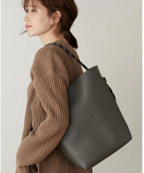 Green Parks(グリーンパークス)の「・コードハンドルビッグトート*(トートバッグ・レディース・グレー/ベージュ/ライトグレー・FREE)」の2枚目の写真