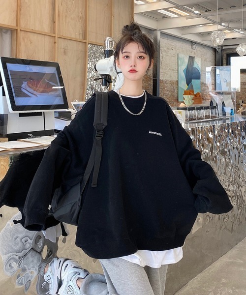 .KOM(ドットコム)の「A'GEM/9 × .kom『.kom/ドットケーオーエム』ビックシルエット ワンポイント フェイクレイヤードスウェットシャツ(スウェット・レディース・インディゴブルー/ブルー/ブラック/グレー・M/L/XL)」の5枚目の写真