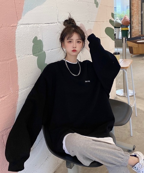 .KOM(ドットコム)の「A'GEM/9 × .kom『.kom/ドットケーオーエム』ビックシルエット ワンポイント フェイクレイヤードスウェットシャツ(スウェット・レディース・インディゴブルー/ブルー/ブラック/グレー・M/L/XL)」の7枚目の写真