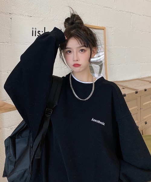 .KOM(ドットコム)の「A'GEM/9 × .kom『.kom/ドットケーオーエム』ビックシルエット ワンポイント フェイクレイヤードスウェットシャツ(スウェット・レディース・インディゴブルー/ブルー/ブラック/グレー・M/L/XL)」の10枚目の写真