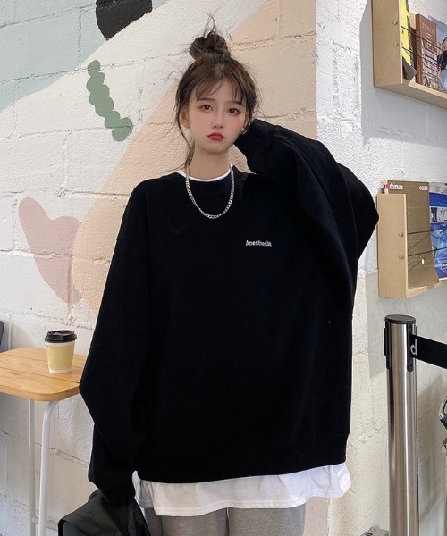 .KOM(ドットコム)の「A'GEM/9 × .kom『.kom/ドットケーオーエム』ビックシルエット ワンポイント フェイクレイヤードスウェットシャツ(スウェット・レディース・インディゴブルー/ブルー/ブラック/グレー・M/L/XL)」の12枚目の写真