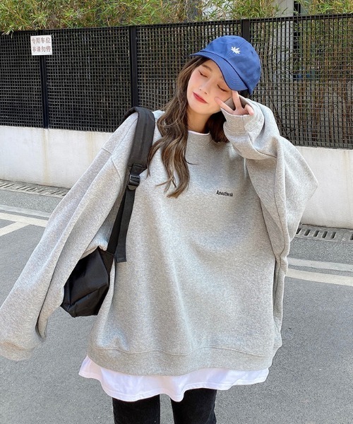 .KOM(ドットコム)の「A'GEM/9 × .kom『.kom/ドットケーオーエム』ビックシルエット ワンポイント フェイクレイヤードスウェットシャツ(スウェット・レディース・インディゴブルー/ブルー/ブラック/グレー・M/L/XL)」の17枚目の写真