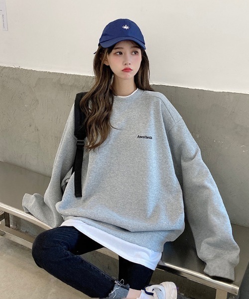 .KOM(ドットコム)の「A'GEM/9 × .kom『.kom/ドットケーオーエム』ビックシルエット ワンポイント フェイクレイヤードスウェットシャツ(スウェット・レディース・インディゴブルー/ブルー/ブラック/グレー・M/L/XL)」の18枚目の写真