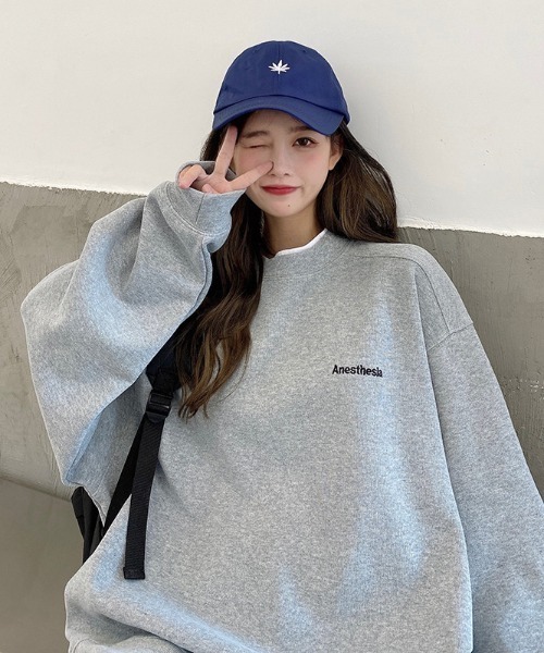 .KOM(ドットコム)の「A'GEM/9 × .kom『.kom/ドットケーオーエム』ビックシルエット ワンポイント フェイクレイヤードスウェットシャツ(スウェット・レディース・インディゴブルー/ブルー/ブラック/グレー・M/L/XL)」の19枚目の写真