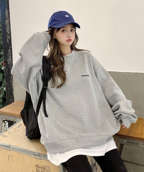 .KOM(ドットコム)の「A'GEM/9 × .kom『.kom/ドットケーオーエム』ビックシルエット ワンポイント フェイクレイヤードスウェットシャツ(スウェット・レディース・インディゴブルー/ブルー/ブラック/グレー・M/L/XL)」の20枚目の写真