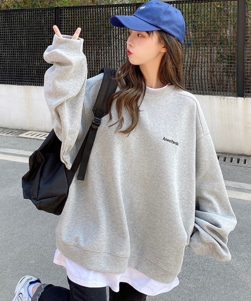 .KOM(ドットコム)の「A'GEM/9 × .kom『.kom/ドットケーオーエム』ビックシルエット ワンポイント フェイクレイヤードスウェットシャツ(スウェット・レディース・インディゴブルー/ブルー/ブラック/グレー・M/L/XL)」の22枚目の写真