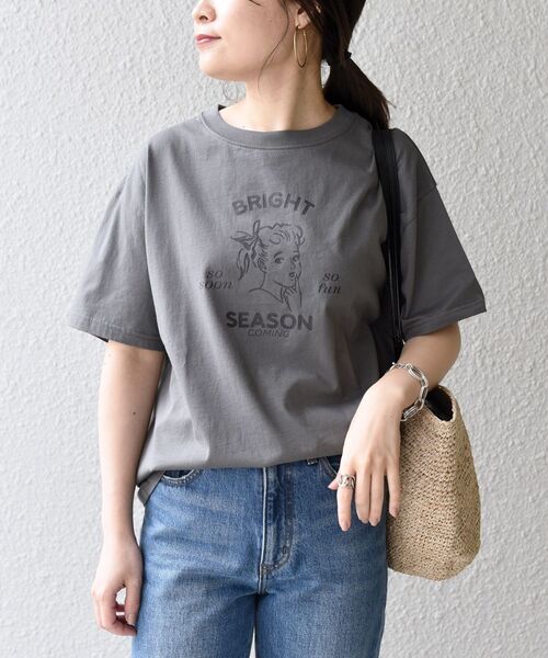 SHIPS（シップス）の「*オーガニックコットンレトロプリントTEE◆（Tシャツ/カットソー・レディース・ホワイト/ライトホワイト/ベージュ/ベージュ系/チャコールグレー/グレー系/ダークグレー・ONE SIZE）」の4枚目の写真